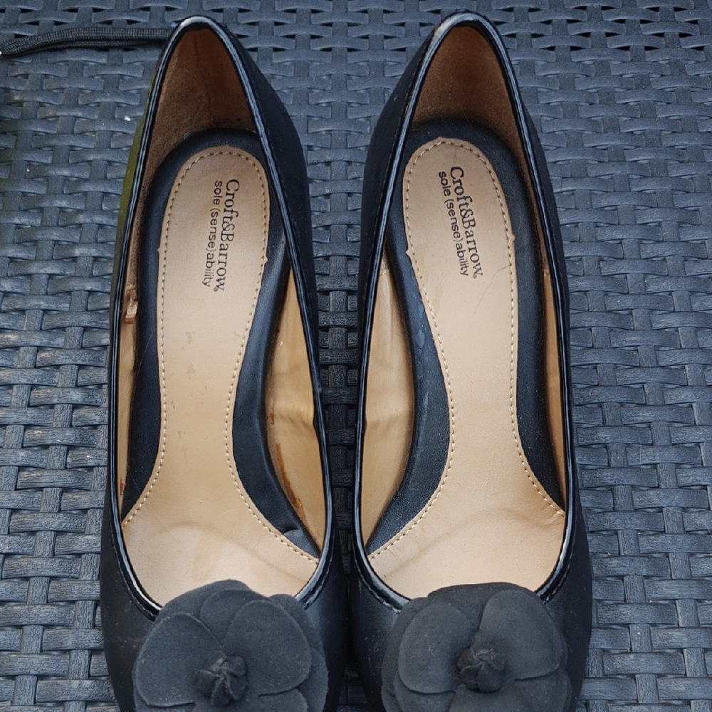 Croft & Barrow Black Heels with Floral Accent